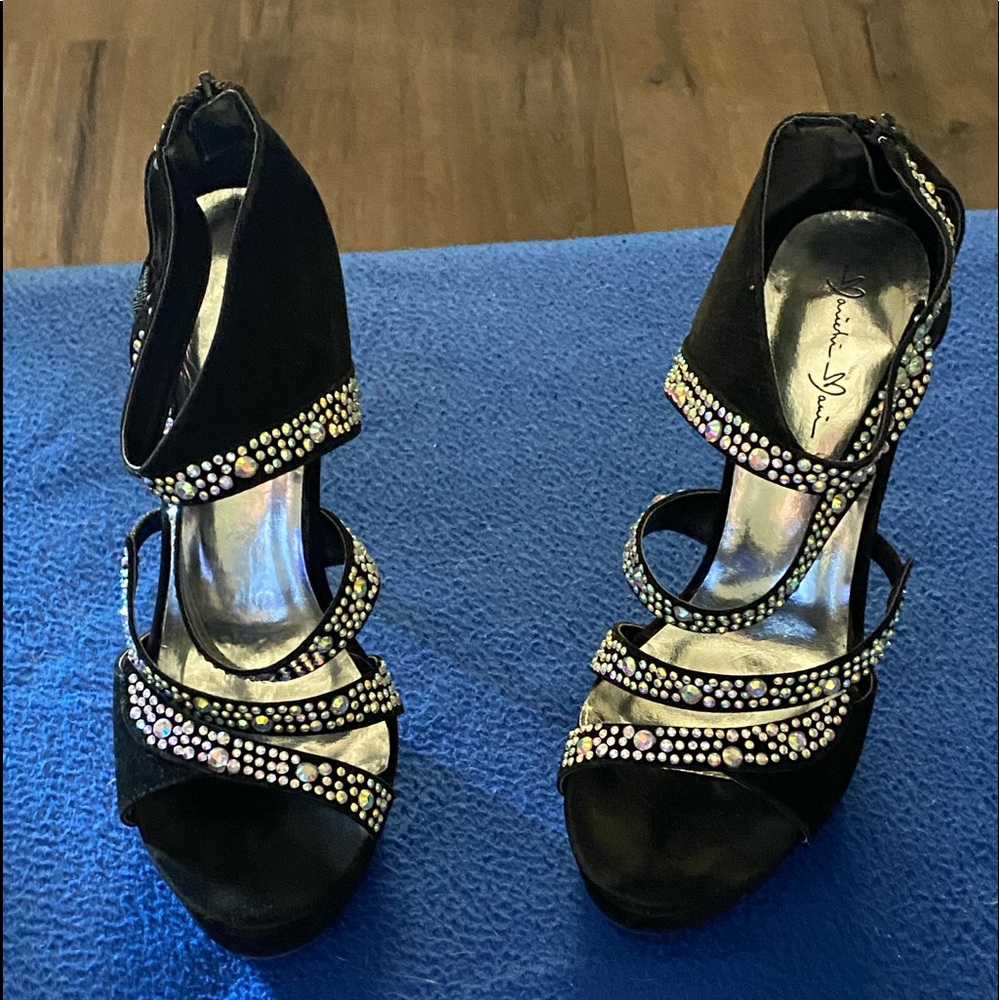 Black with rhinestones size 8. Worn once.